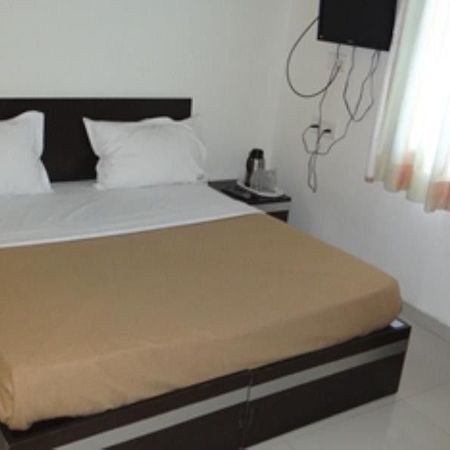 Linear Inn Indore Zewnętrze zdjęcie