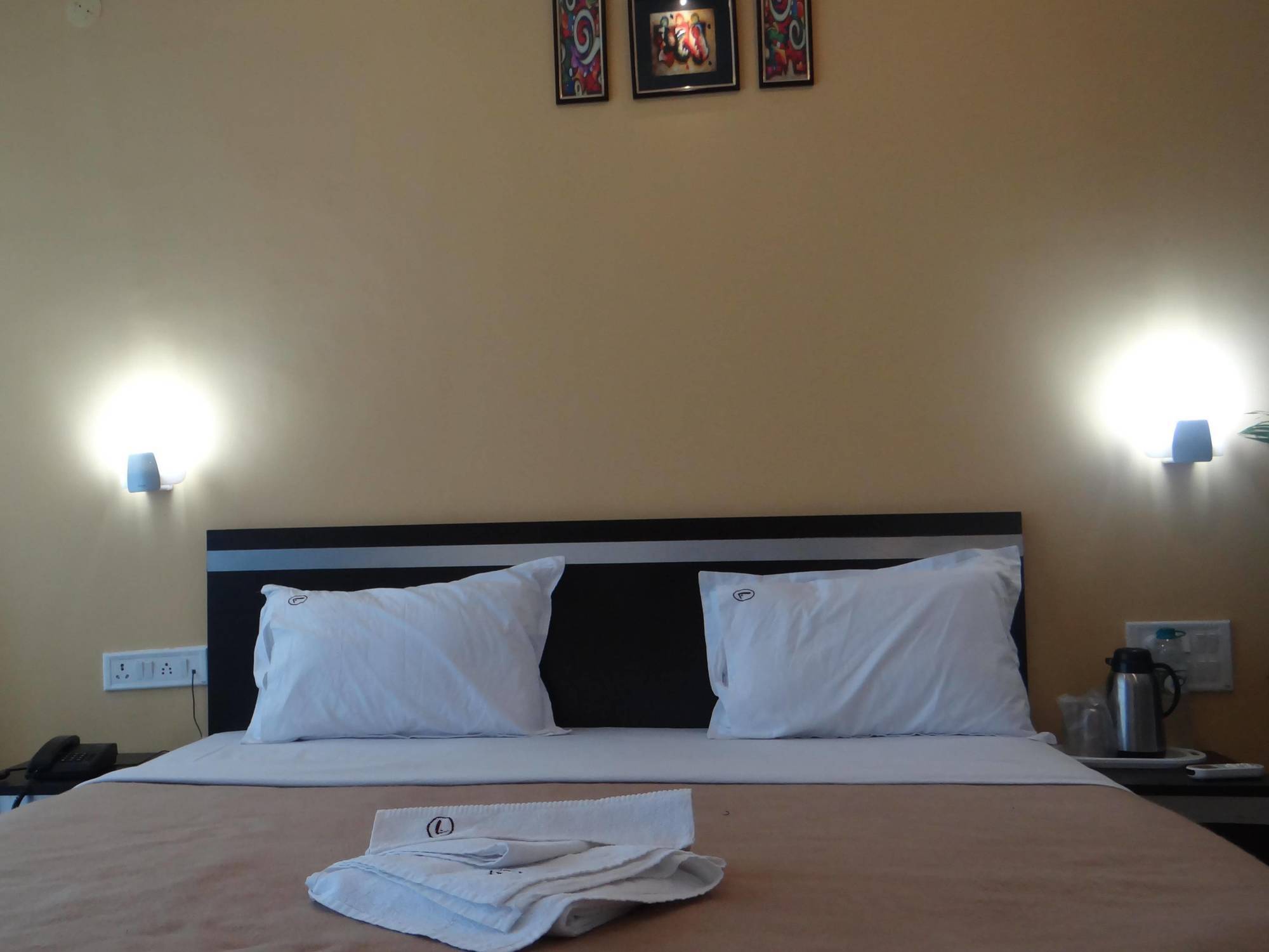 Linear Inn Indore Zewnętrze zdjęcie